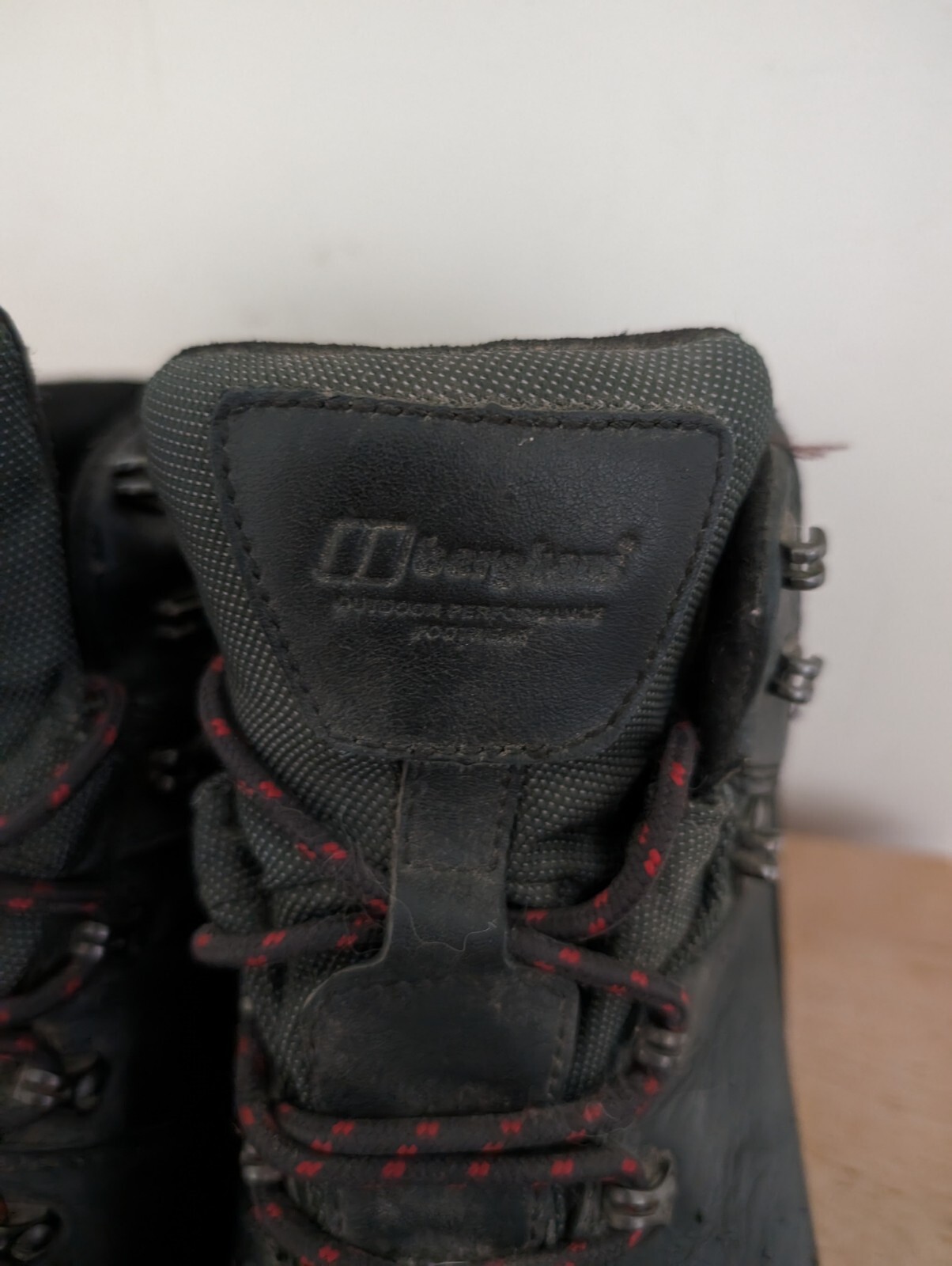 Men's Berghaus Explorer Ridge Black Leather Hiking Boots Size UK 9 EUR