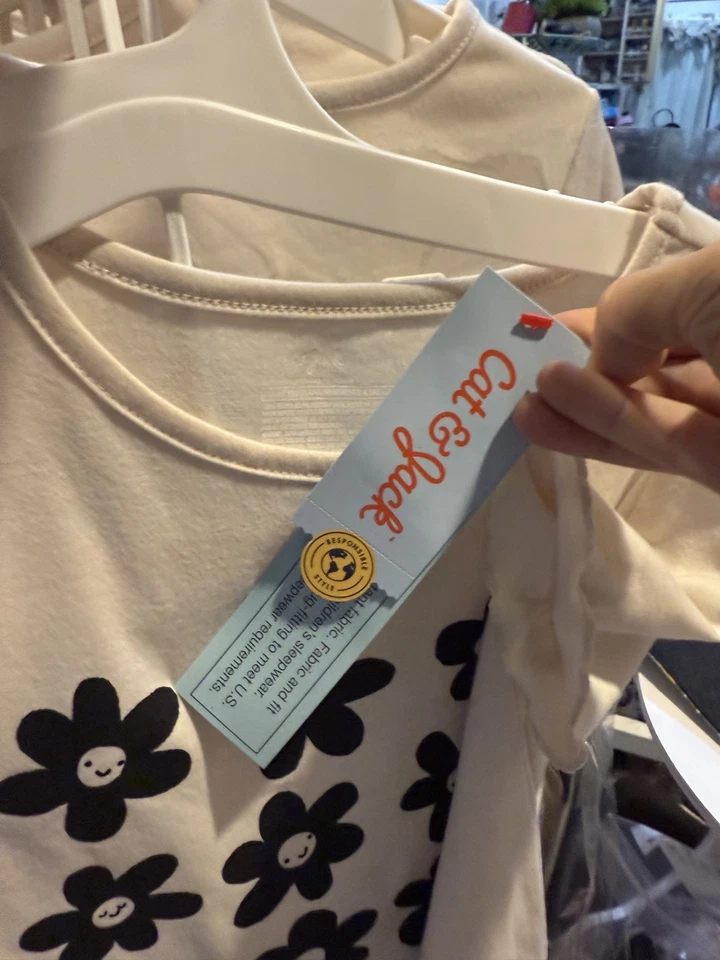 Conjunto de pijama de 2 piezas Cat & Jack para niña GRANDE (10/12) margaritas manga corta y pantalones Foto 2 de 2