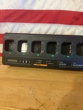 👀 📻 MOTOROLA PMPN4288A Impress 2 6-Bay Charger w/ Display & AC Adapter
