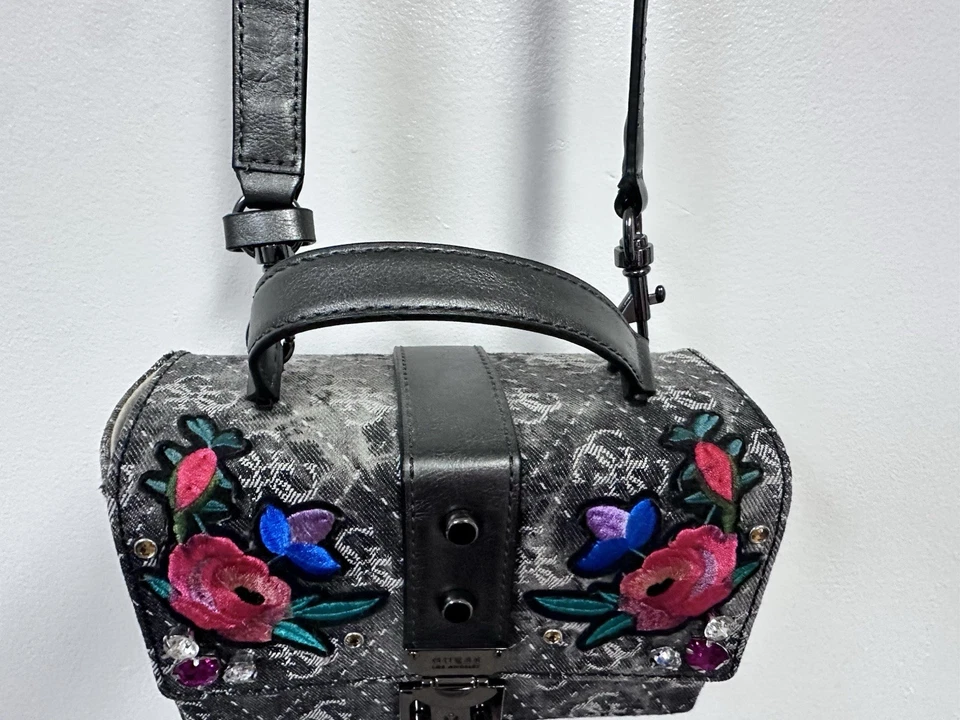 Bolso Bandolera GUESS Badlands Floral Denim Envejecido Y2K Usado en Excelente Condición Foto 4 de 4