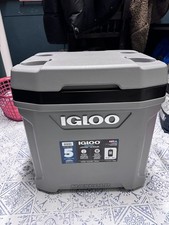 IGLOO MAXCOLD LATITUDE 62 COOL BOX ROLLER WHEELED FESTIVAL CAMPING COOLER