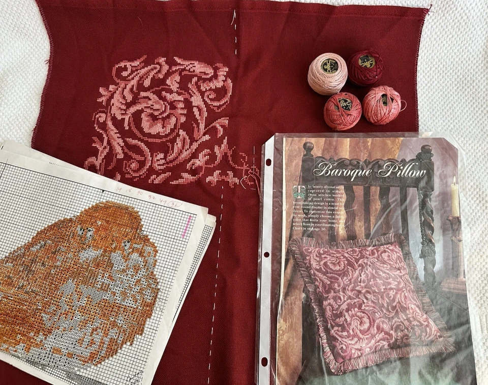 Cross Stitch 部分项目优雅锦缎枕头带图案,DMC 珍珠棉 — 第 2/4 张图片