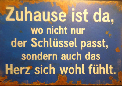 ZUHAUSE IST DA; WO DAS HERZ SICH WOHL FÜHL .... -   Blechschild Retro 20 x 30 cm