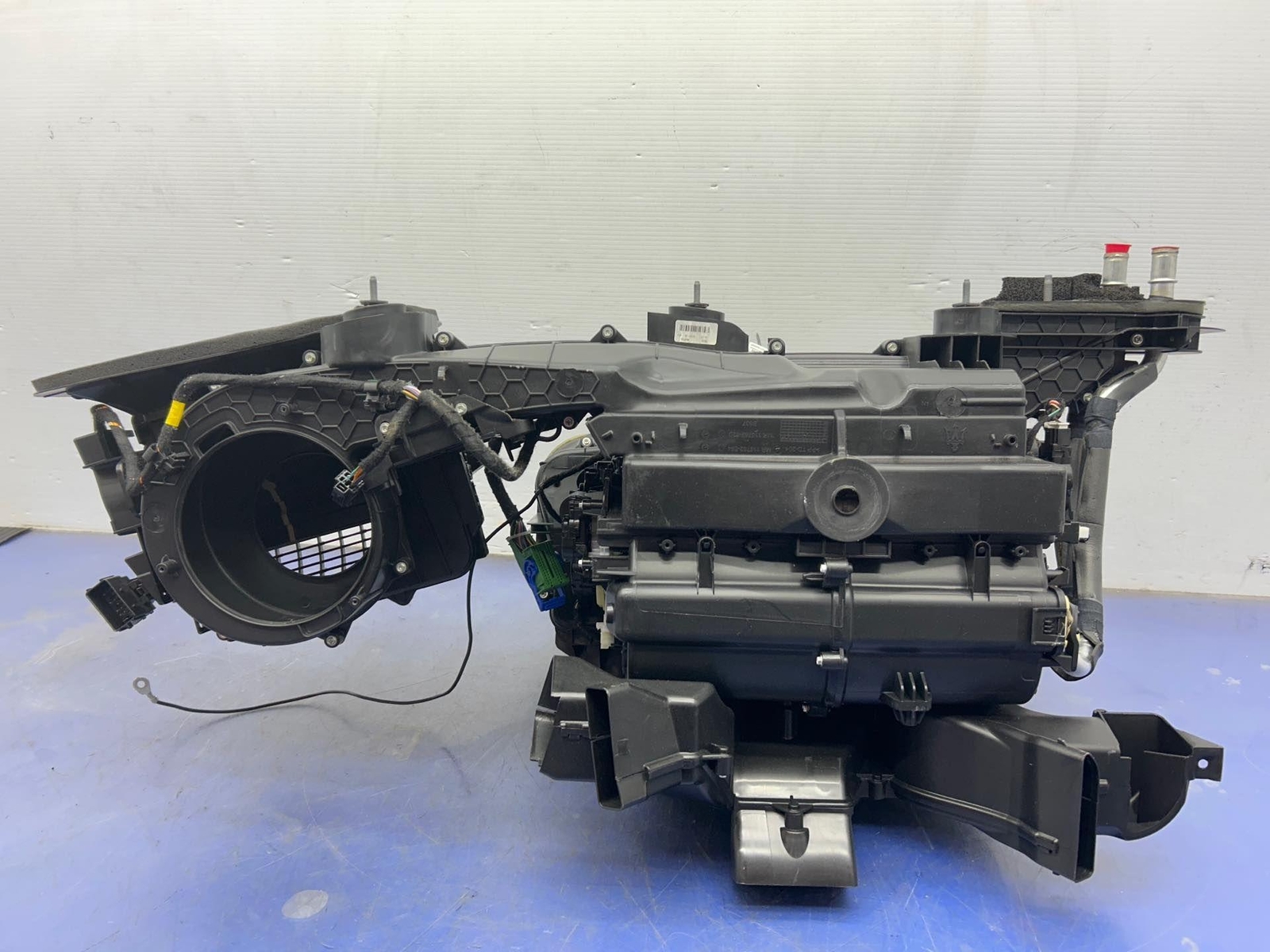 2017 - 2020 MASERATI LEVANTE HVAC HEATER EVAPORATOR CORE BLOWER HOUSING UNIT
