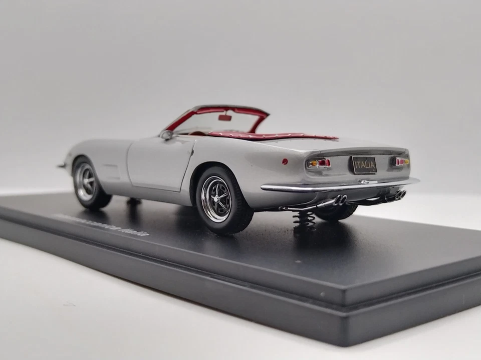 Automodello 1/43 1967 Intermeccanica Italia plata. Muy raro y limitado.  Foto 4 de 4