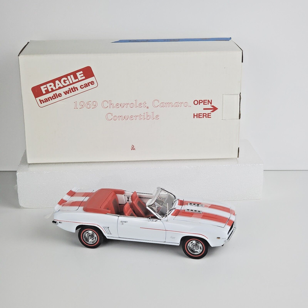 1993 Danbury Mint 1:24 1969 Chevrolet Camaro SS Racing Colors
