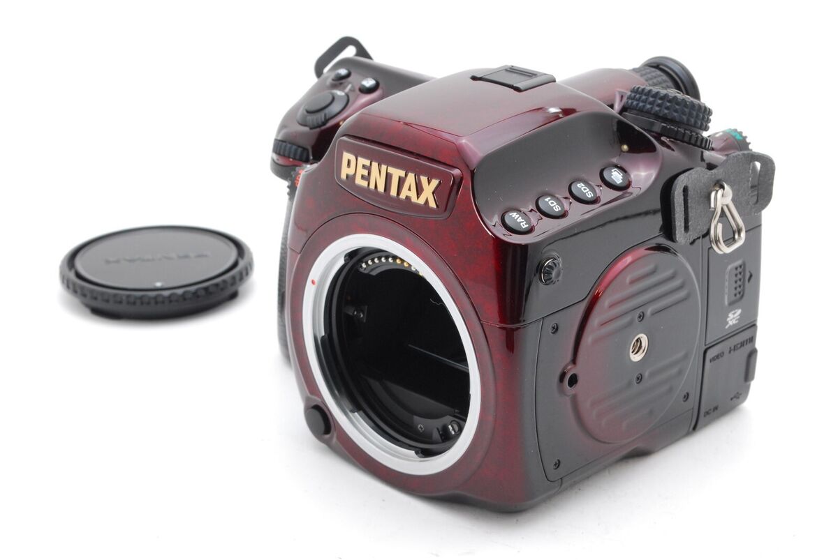 MINT】 Pentax 645D Limited Edition Japan Digital SLR Camera MINT】 Pentax 645D Limited Edition Japan Digital SLR Camera