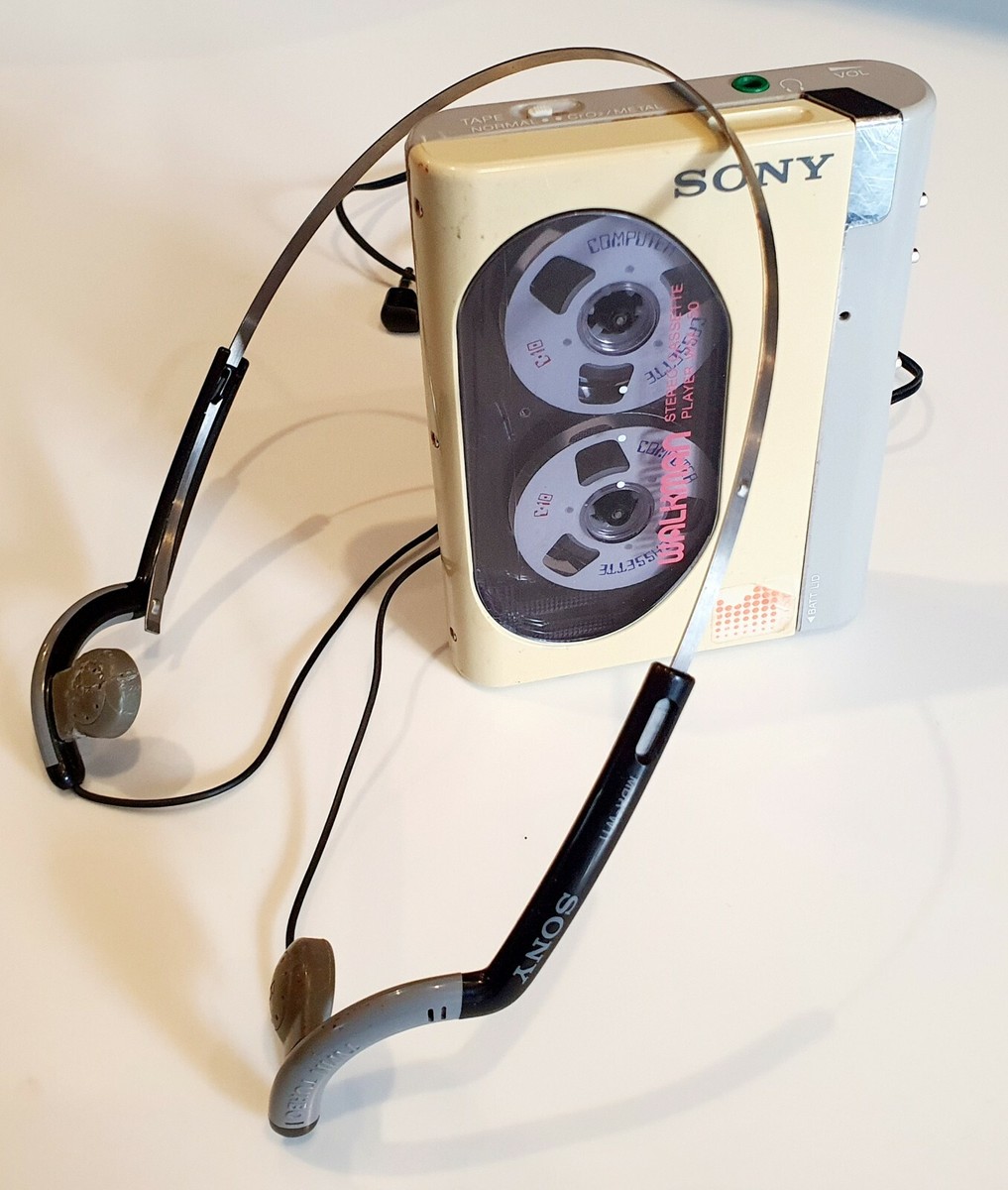 Sony WM-50 Walkman + Sony MDR-11 headphones Fully working