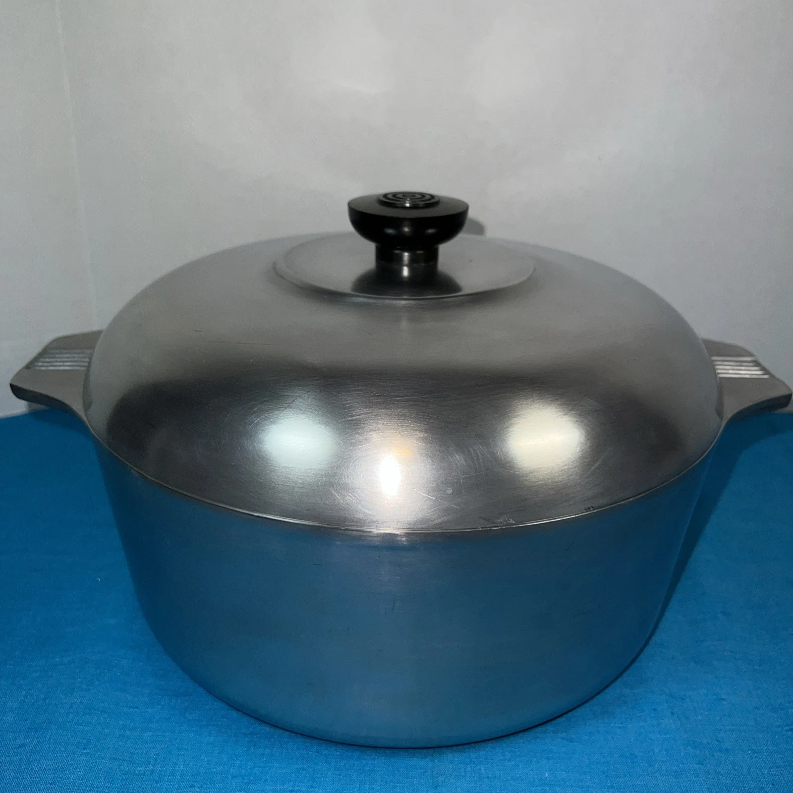 GHC Magnalite 5 Qt Round Dutch Oven 4248 with Lid