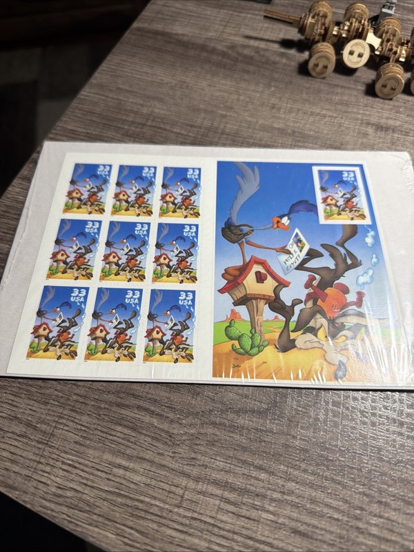 SCOTT 3391 WILE E. COYOTE & ROAD RUNNER 33 CENT MNH FULL  SHEET OF  10