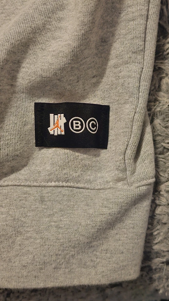 Sudadera con Capucha Jordan Undefeated Gris DS Talla XL Usada Una Vez Foto 4 de 4