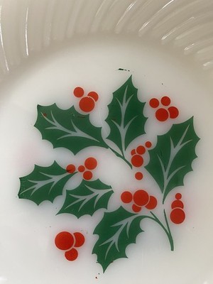 20 Pc Mid Century TERMOCRISA Christmas Holly Berry Milk Glass