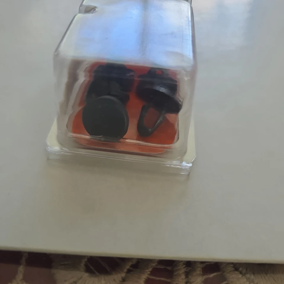 Retenedor de molduras Toyota Dorman 963-533D se adapta a modelos GENERAL MOTORS TOYOTA Foto 2 de 2