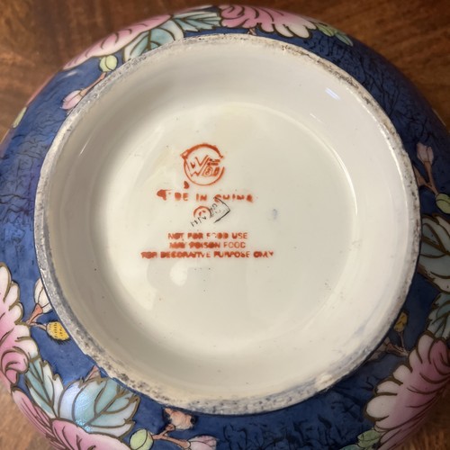 WBI Marked Hand Painted Asian Decorative Bowl Blue Pink Floral 10 inch Chinese - Afbeelding 5 van 5