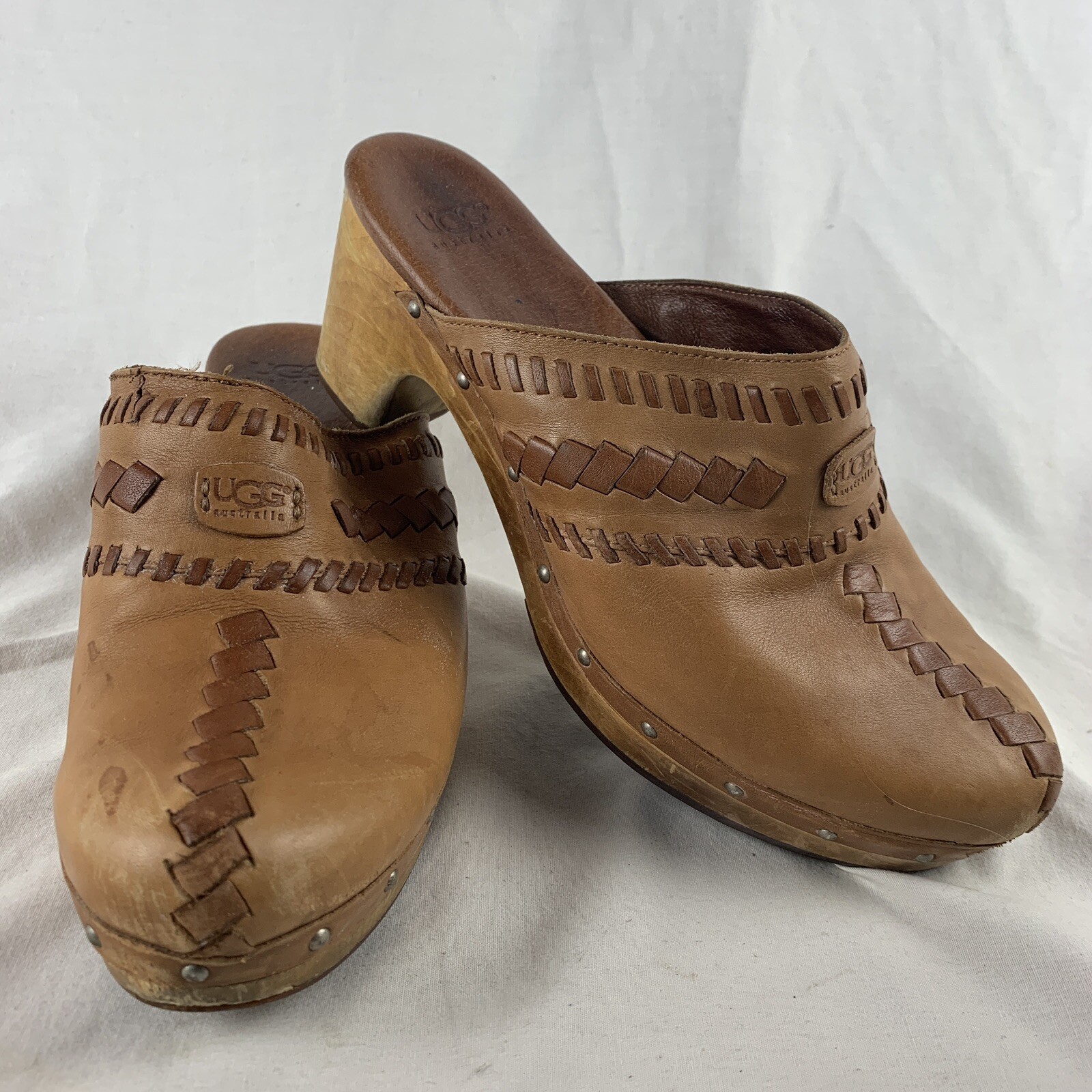 UGG Clogs Leather Tan Size 9 Vivica 