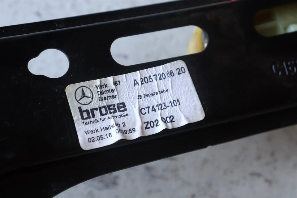 Mercedes Benz C63S AMG C205 Coupe 16 Power Window Regulator RHS A2057206620 J235 - Imagem 2 de 2