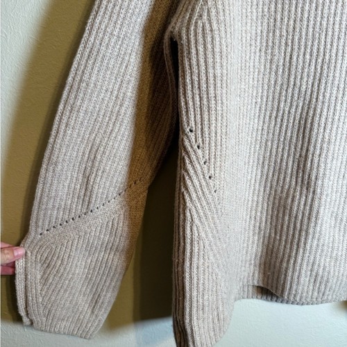 Lilysilk Oversize Pullover aus Merinowolle mit geschlitzten Ärmeln - Bild 3 von 7