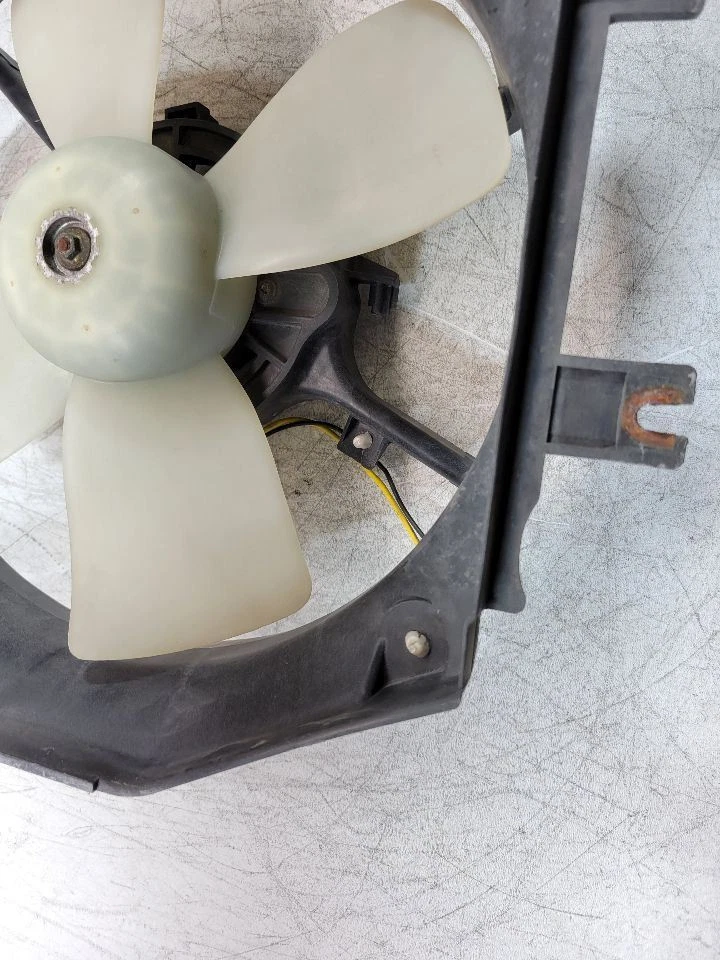 Mazda Protege o Protege5 2002 2003 transmisión automática radiador ventilador montaje ZL0415025C Foto 2 de 4