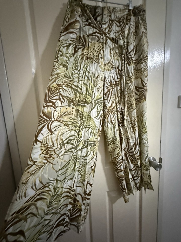 beme Women’s Pants Size 14 Tropical Beige Green Brown Elastic Waist Pockets