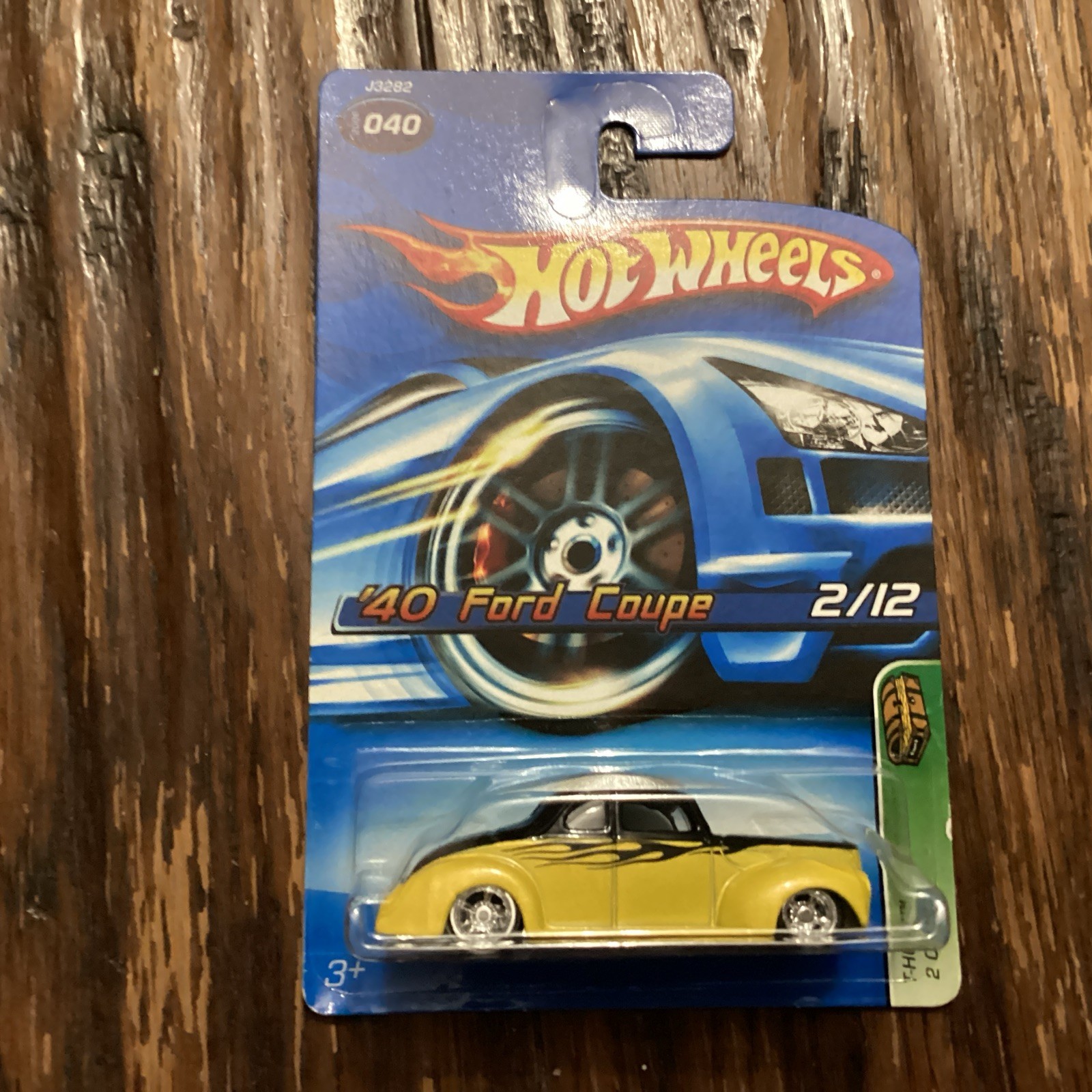 Hot Wheels Treasure Hunt 2006 ,'40 Ford Coupe w/Real Riders #2 of 12 - #040