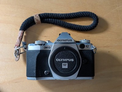Olympus OM-D E-M5 Mark II - Silver (Body Only) - Shutter ~10k - READ DESCRIPTION