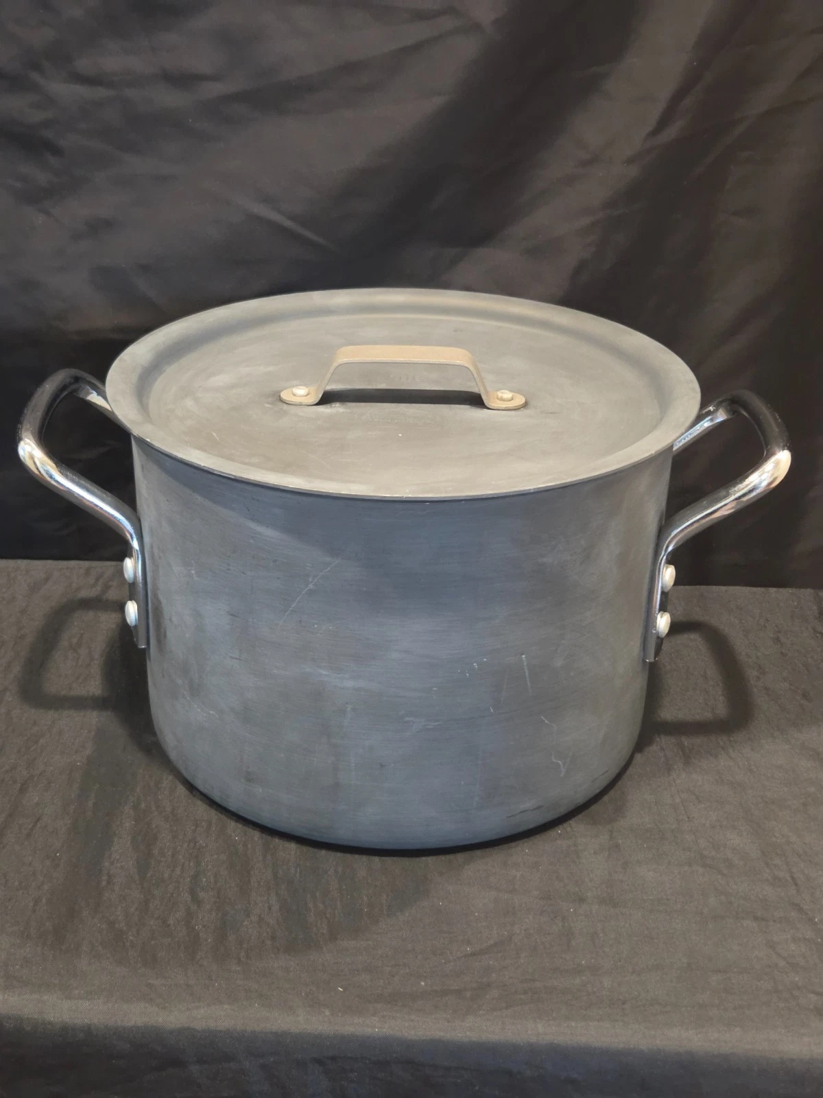 Commercial Aluminum Cookware 8608 8QT Hard Anodized Stockpot w/ 311C Lid