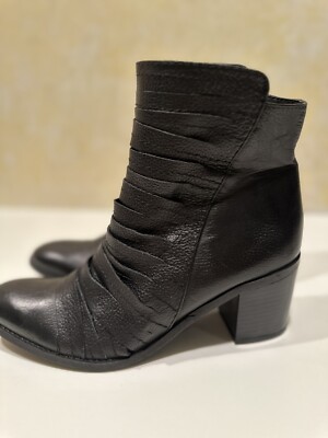 Two Lips SZ 8.5 Vintage Black Booties Chunky Leather 90s Y2K Ankle Boots EUC