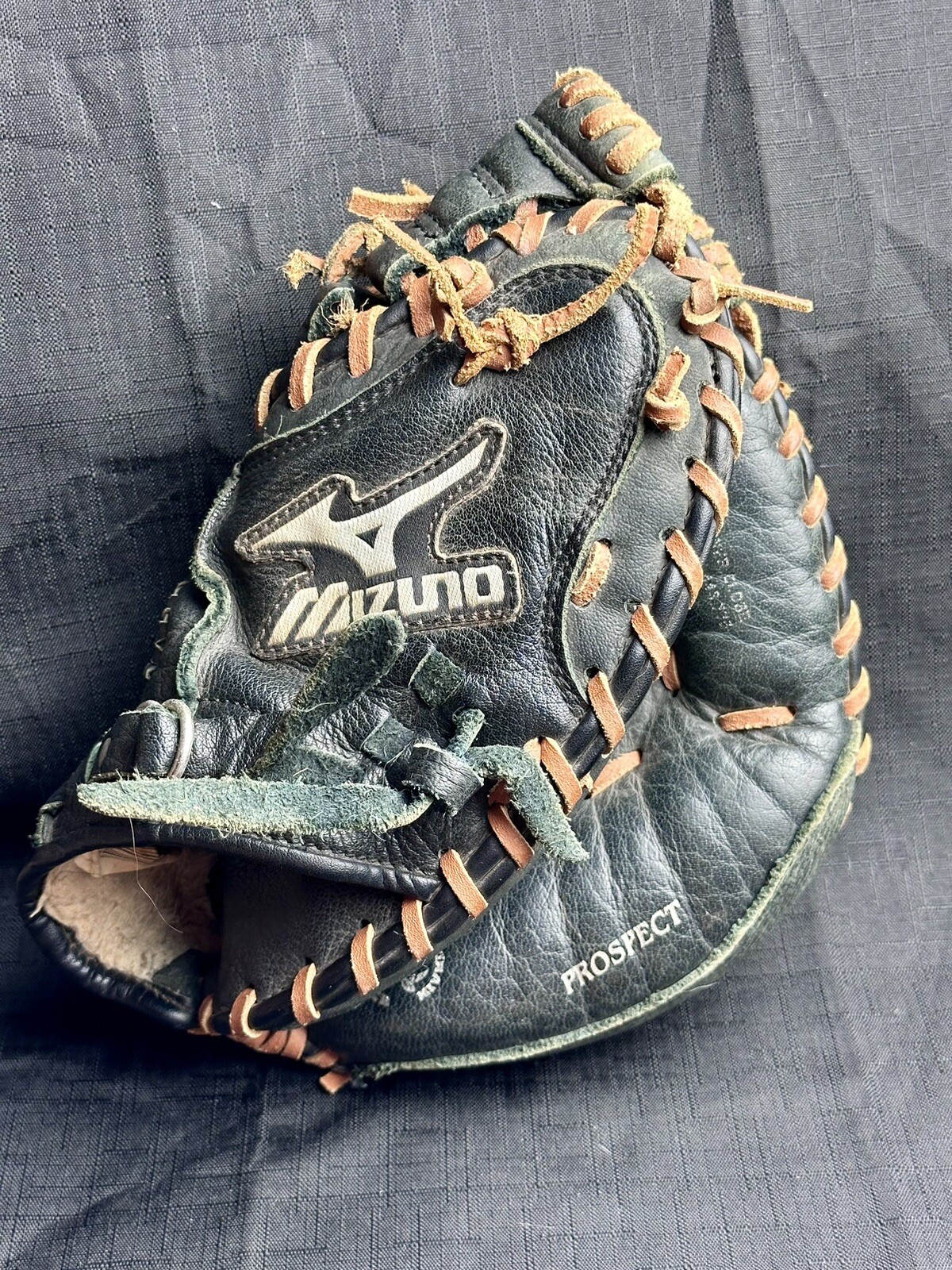 Mizuno GXC 105D Baseball Catchers Mitt 32.5” RHT Youth Pocket Needs