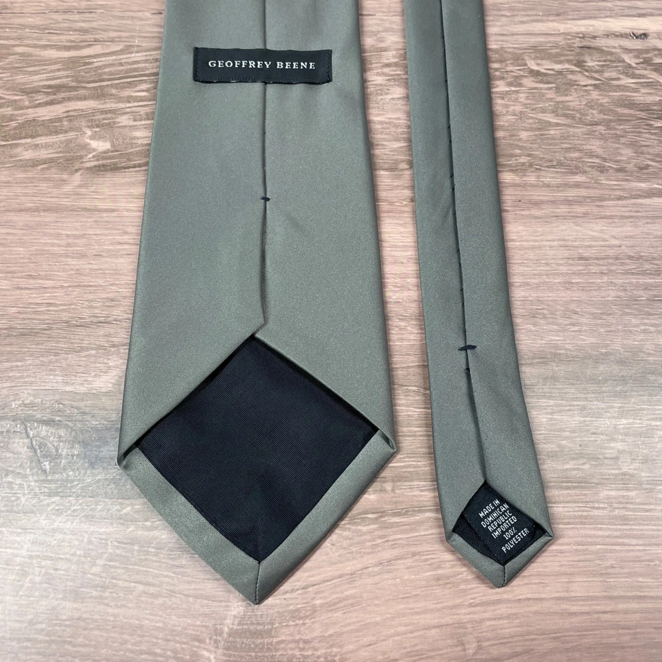 Geoffrey Beene Mens Solid Sage Green Polyester Necktie - Image 4 of 4