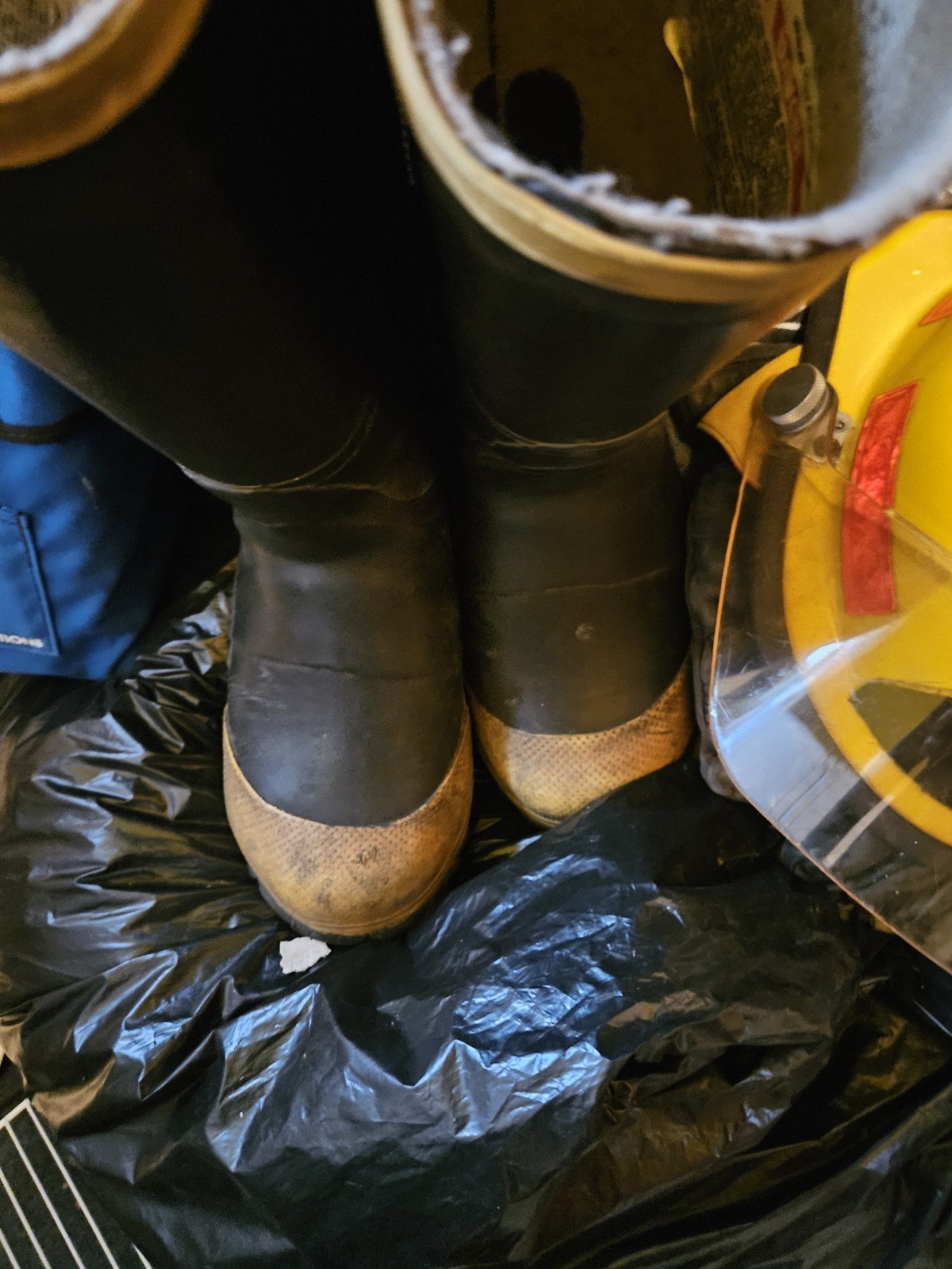 Firefighter Turnout Gear With Fire Shelter, Boots, Gloves Flashmask, Helmet, Bag