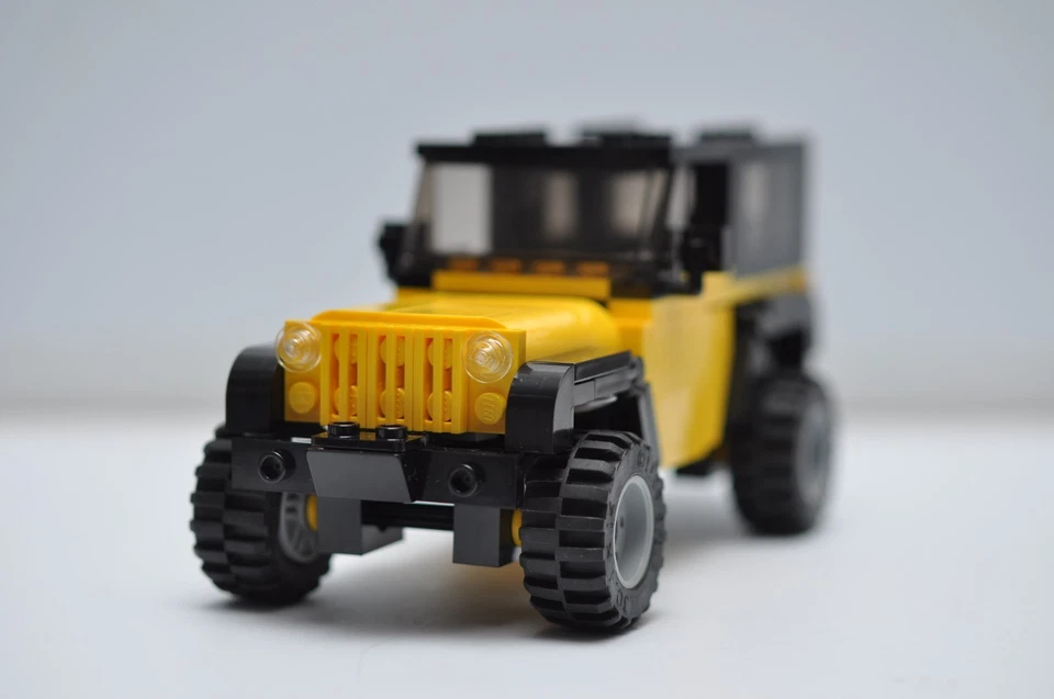 Camión Jeep Rubicon personalizado modelo amarillo construido compatible con ladrillos LEGO® reales Foto 3 de 3