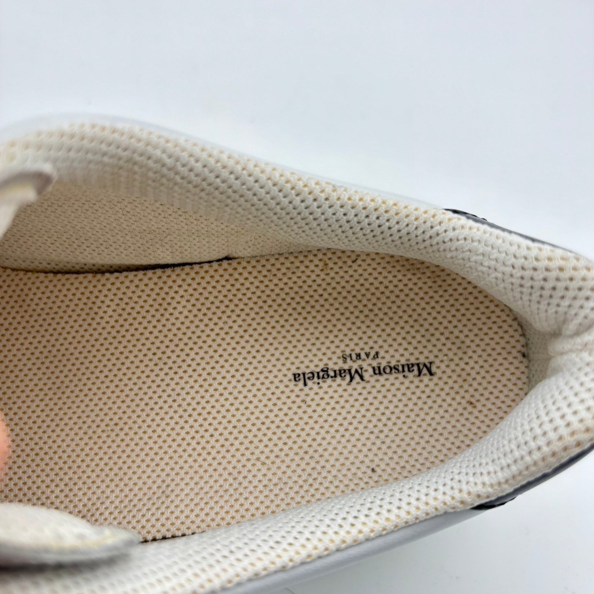 Maison Margiela M22 Laceless Leather Low Fashion Sneakers  display picture 2