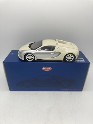 Minichamps Bugatti Veyron 2009 L Edition Centenaire Beige Chrome 1:18 100110854