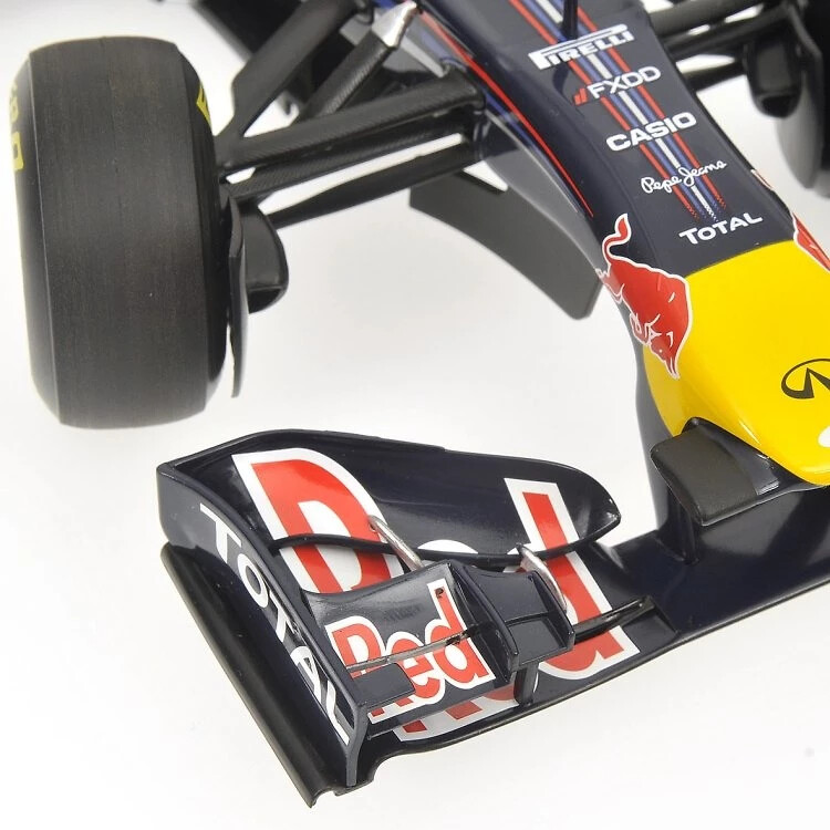 Red Bull RB7 No. 2 Mark Webber 2011, Minichamps 1/18 | eBay