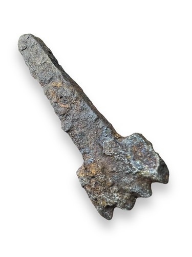 Antiguo instrumento de hierro de los vikingos celtas - Imagen 2 de 7