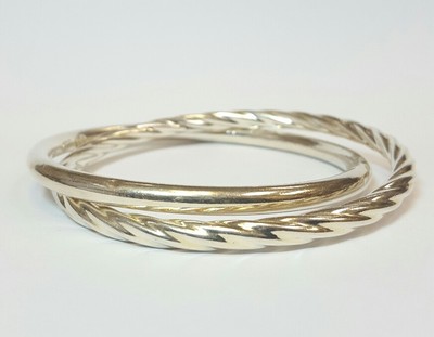 ZWEI INEINANDER VERSCHLUNGENE ARMREIF ARMBÄNDER AUS STERLINGSILBER SCHLICHT UND GEDREHT 