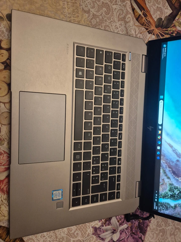 HP ZenBook G5 i7 8750H 32Gb ram Nvidia QuadroP1000 - Immagine 4 di 4