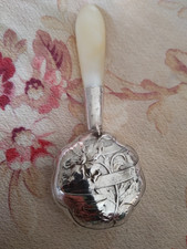 Ancien hochet avec manche nacre Art Nouveau en argent bébé silver grelot