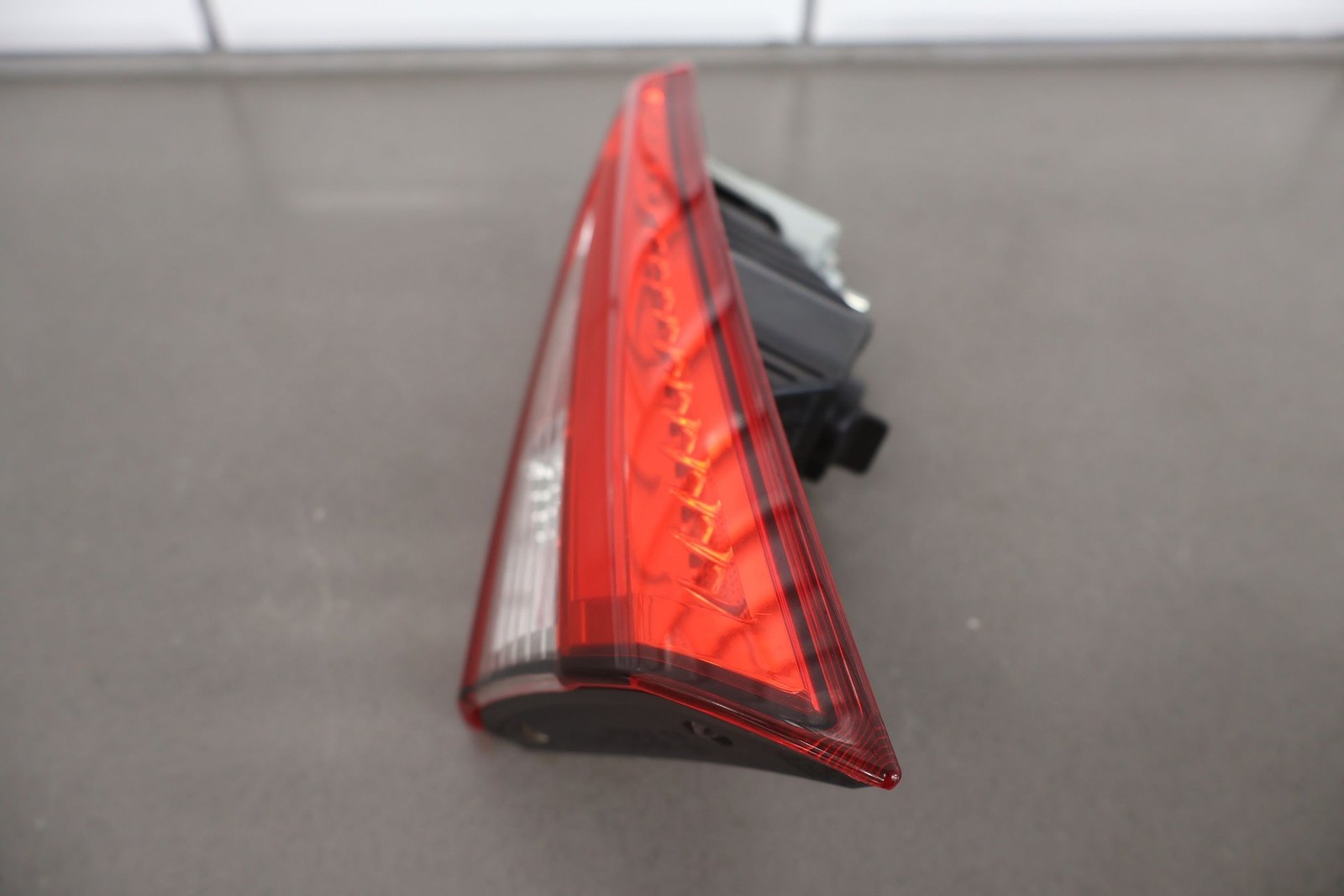14-17 Maserati Ghibli Right RH Passenger Inner Tail Light (Trunk Mount) Tested
