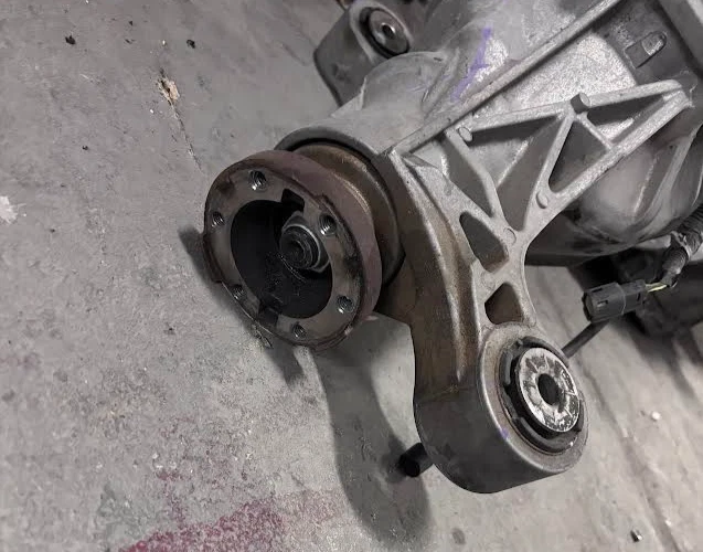 GM 21-22 SILVERADO SIERRA ESCALADE ESV DIFERENCIAL DELANTERO EJE PORTADOR 84958557 Foto 2 de 4