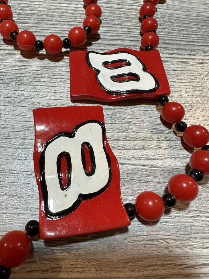 Collar de cuentas rojas y negras vintage NASCAR #8 Dale Earnhardt Jr 22 1/2" usado Foto 4 de 4