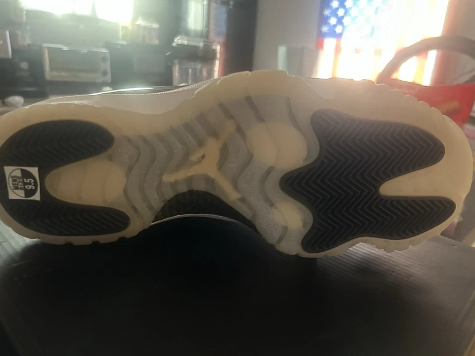 Air Jordan 11 Retro Blanco/Metálico Dorado-Negro 9.5 Hombre.Nuevo Nunca Usado En Caja Foto 2 de 4