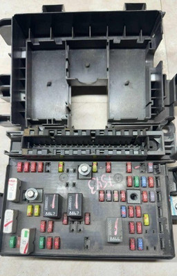 2008-2009 GMC Envoy Engine Fuse Box Assembly OEM