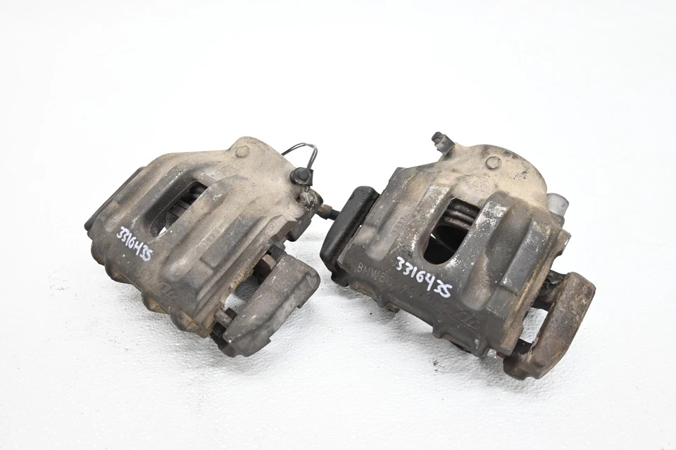 ⭐ Juego de zapatas de carcasa de pinza de freno delantera derecha e izquierda 86-94 Bmw E32 serie 7 OEM Foto 2 de 4