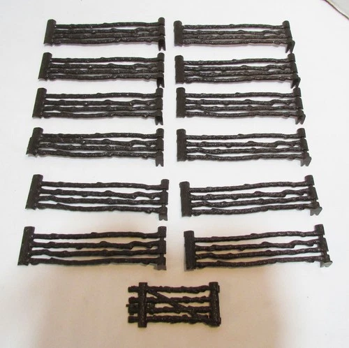 MARX 1950's WESTERN RANCH PLAYSET 12 HARD PLASTIC FENCE SECTIONS + GATE DOOR