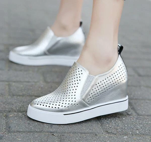 Sneakers with store heels inside