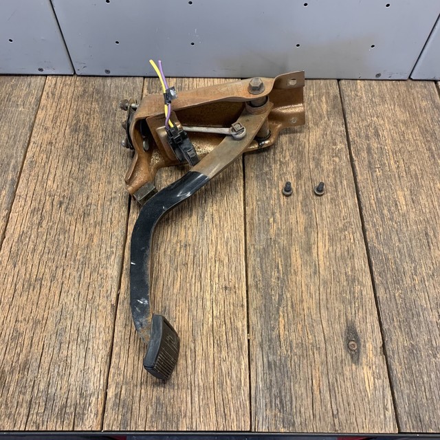 9599 GMC Chevy Clutch Pedal Assembly 96 97 98 C K 1500 2500 3500 OEM