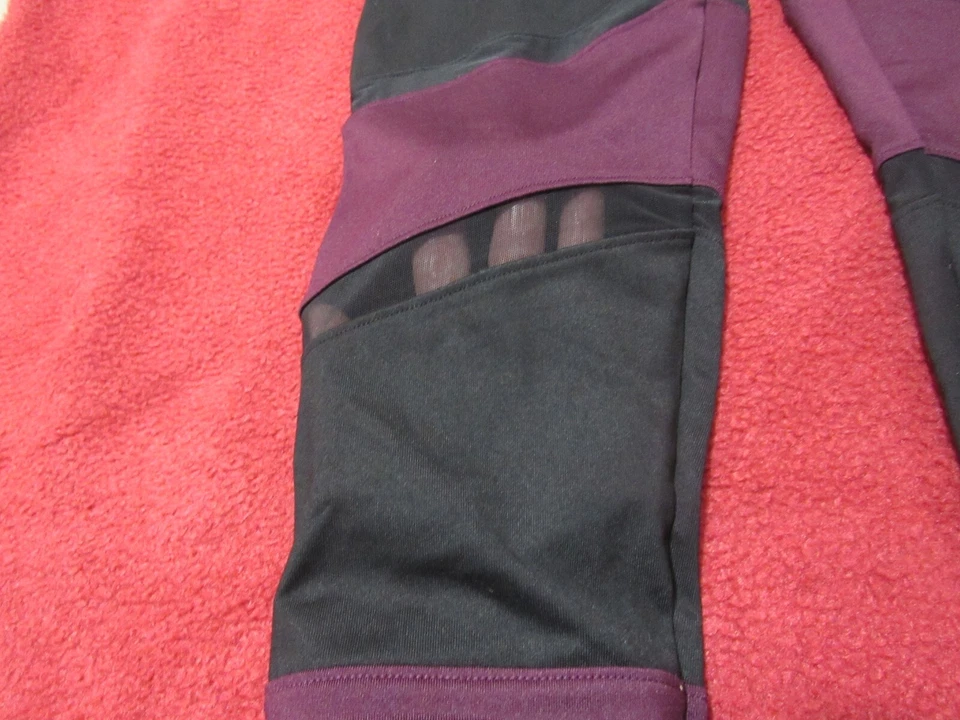 PINK, WOMEN'S BLACK/BURGUNDY POLY ULTIMATE SHEER LEGGINGS W/PKTS, SIZE M - Image 2 of 4