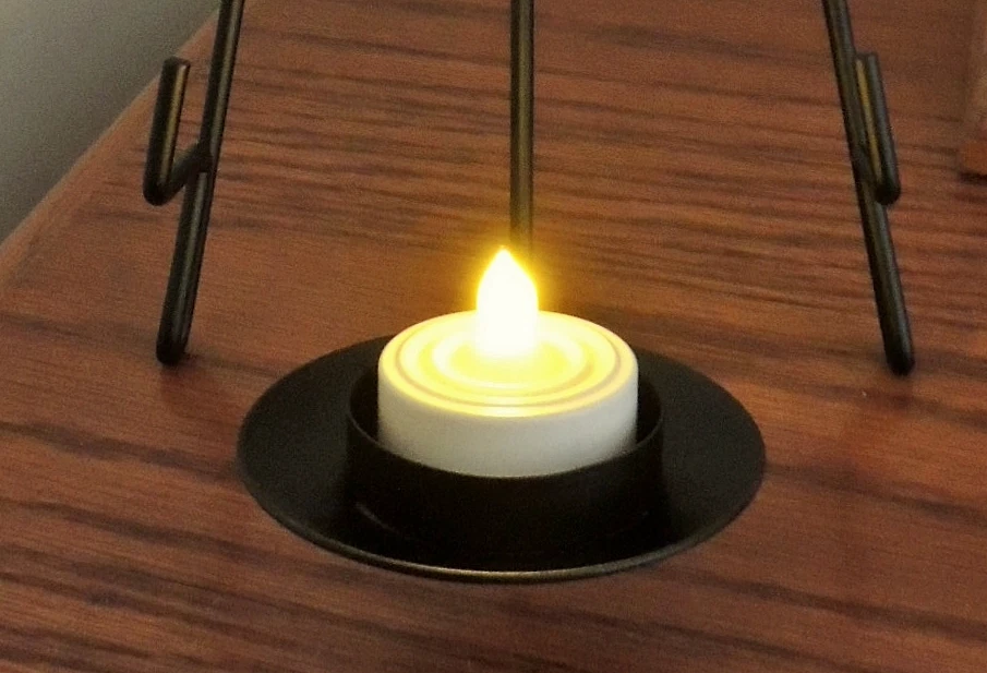 CABALLETE TRIBUTO DE METAL FUNDIDO NEGRO CON FOTOS CONMEMORATIVAS DE LUZ DE TÉ "EN AMOROSA MEMORIA" Foto 3 de 4