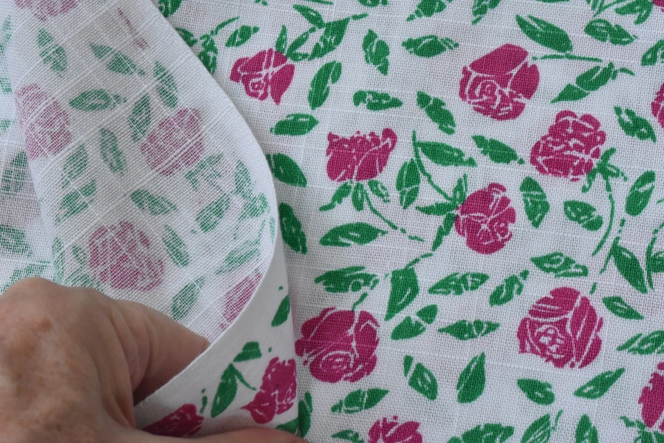 By 1/2 Yd, Vintage, Rose & Green Floral on White Linen-Look Cotton, Omega, P8699 - Image 4 of 4